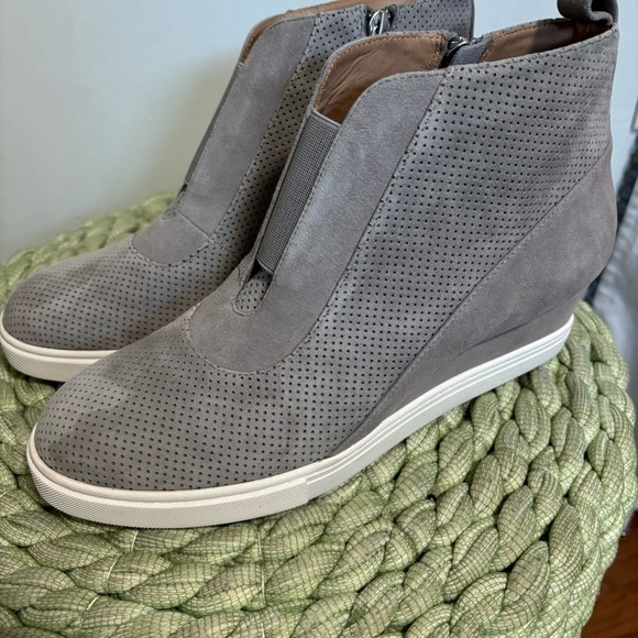 LINEA Paolo Felicia Gray Suede Perforated Hidden Wedge Sporty Sneaker NWOT - Picture 3 of 9